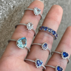 Anéis sofisticados em prata com pedras em formato de coração e gota