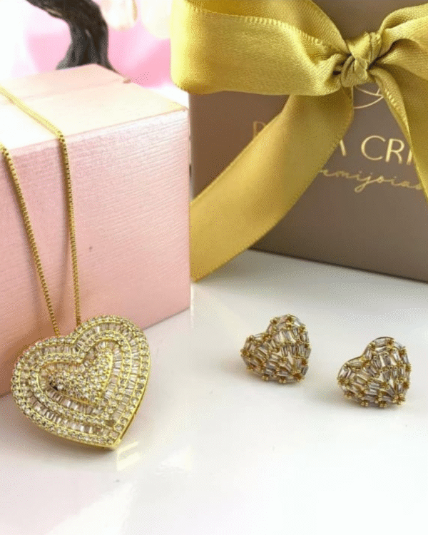 Conjunto apaixonante em banho dourado